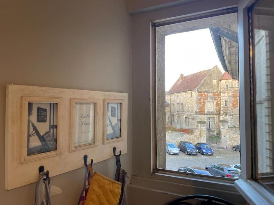 Appartement Sur Le Parvis De La Cathedrale Senlis  Zewnętrze zdjęcie