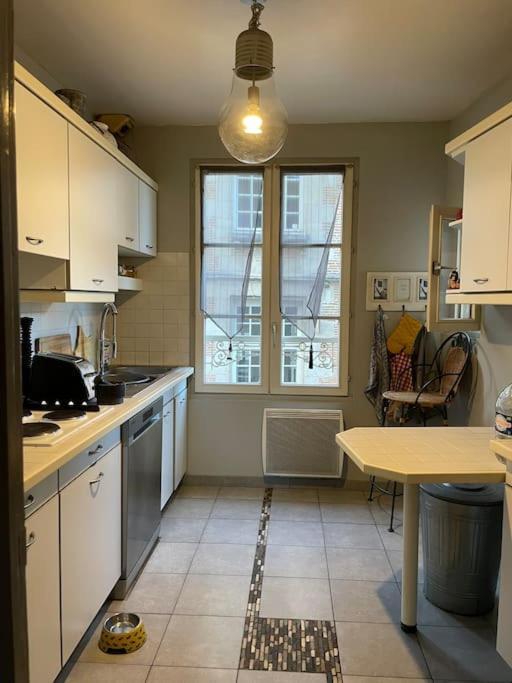 Appartement Sur Le Parvis De La Cathedrale Senlis  Zewnętrze zdjęcie
